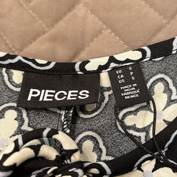 Pieces Sally Black print V-neck Printed Mini Dress/NWT/S - Picture 10 of 15